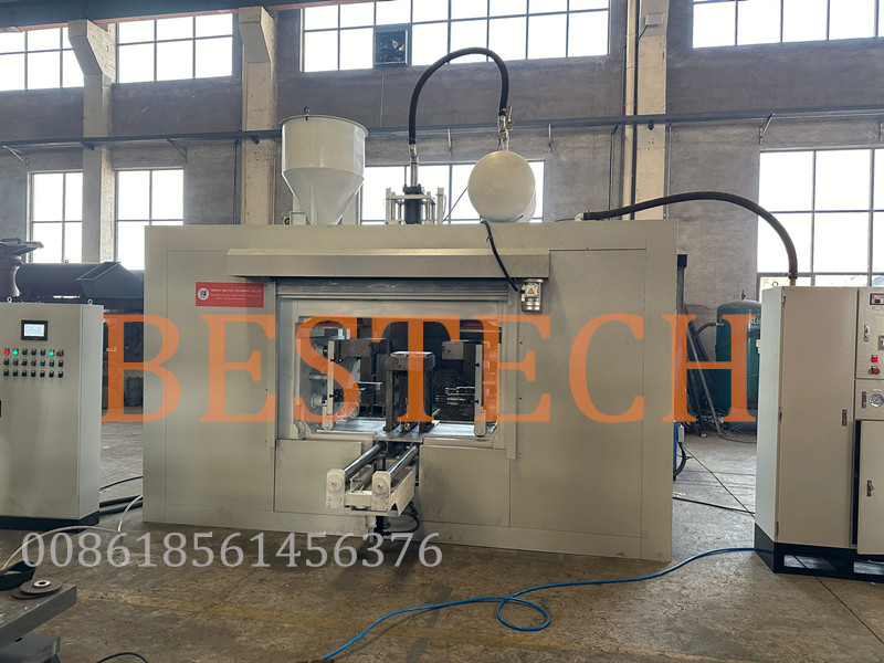 Three-parting mold cold core shooting machine 